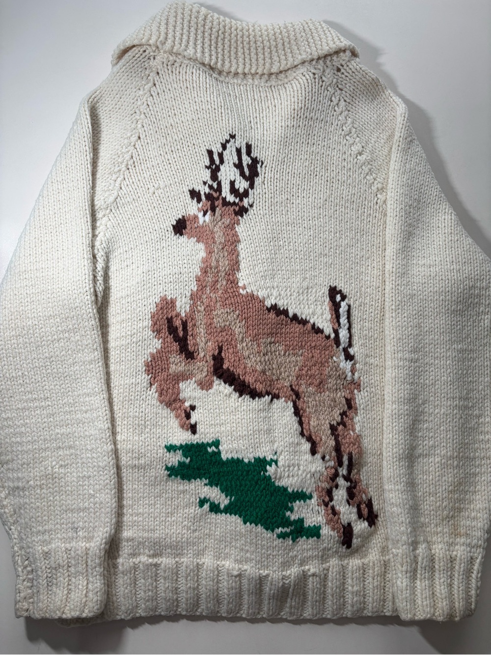 1960s Mary maxim cowichan/hand knit wool cardigan sweater jumping deer design